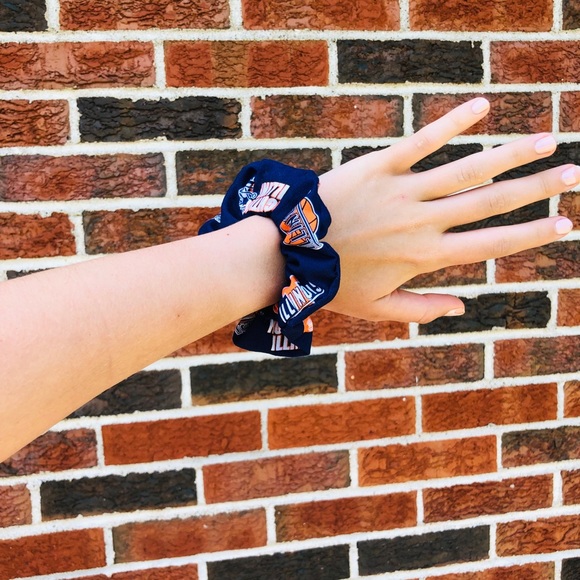 💙🧡Illini Pride Scrunchie🧡💙 - Picture 1 of 4